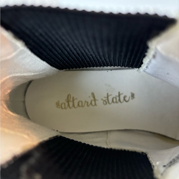 Altar'd State Womens White Pull On Boots with Black Elastic Ankle Boots Size 8 - Picture 8 of 10